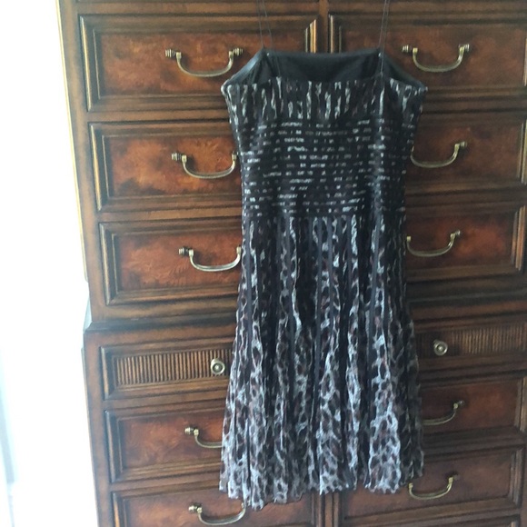 Great party dress with separate shawl. - Picture 6 of 10